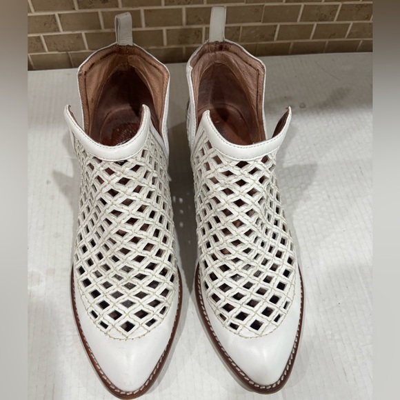 Jeffrey Campbell Cutout Taggart Booties | White Leather | Sz 9 - Picture 1 of 10